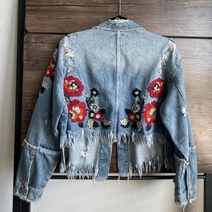 SO CUTE Zara embroidered denim jacket